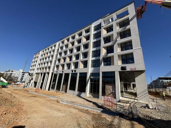 24TH CURB AND FACADE